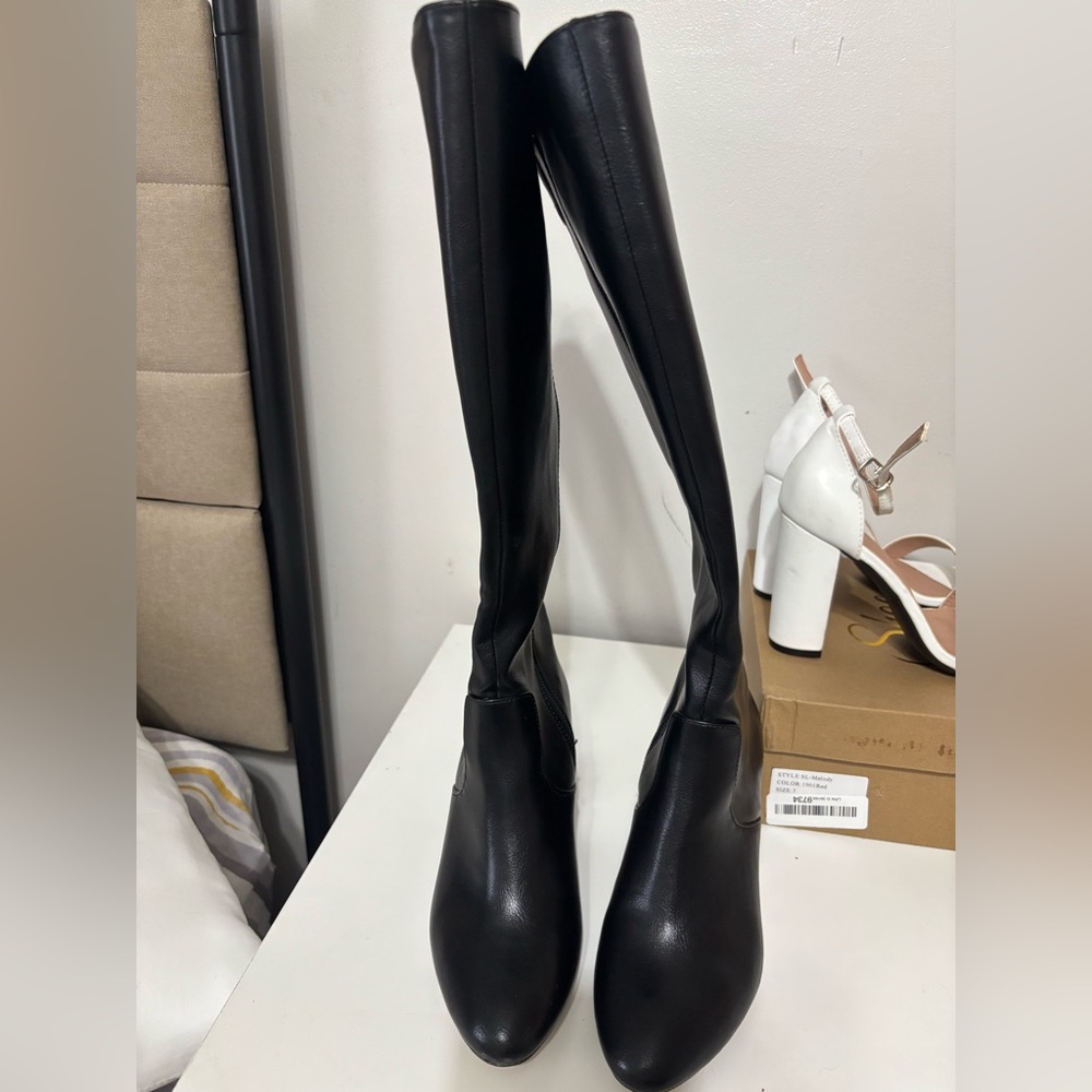 Elegant Black Women's Boots